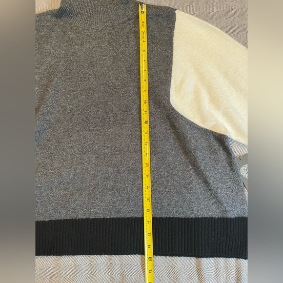 NWT Vince Camuto Colorblock Turtleneck Sweater Size 1X - Picture 12 of 12